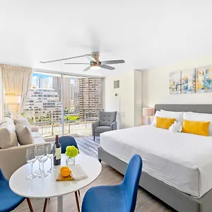 Apartment Newly Renovated Ilikai Marina - Near Beach!, Honolulu